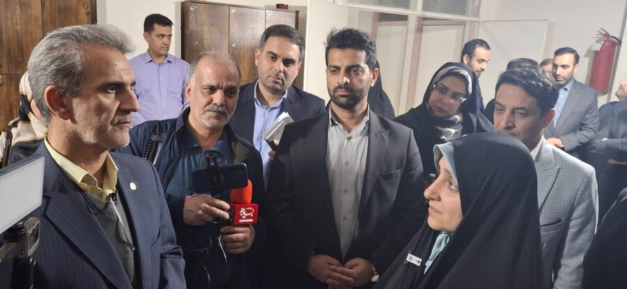 ⁨بازدید معاون امور زنان و خانواده رئیس جمهور از پایگاه اورژانس اجتماعی شهدای دولت آباد شهر ری 