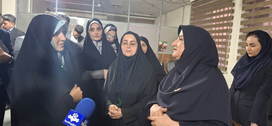 ⁨بازدید معاون امور زنان و خانواده رئیس جمهور از پایگاه اورژانس اجتماعی شهدای دولت آباد شهر ری 