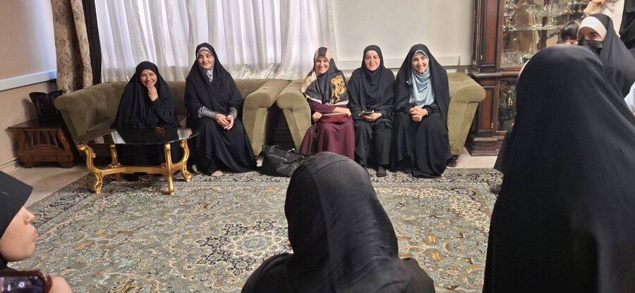 ⁨بازدید معاون امور زنان و خانواده رئیس جمهور از پایگاه اورژانس اجتماعی شهدای دولت آباد شهر ری 