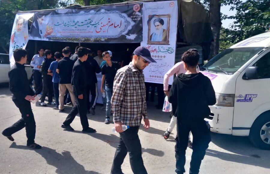 شهرری | هم‌دلی در مسیر نور، برپایی ایستگاه صلواتی و خدمات‌رسانی به  زائران مرقد مطهر امام (ره)